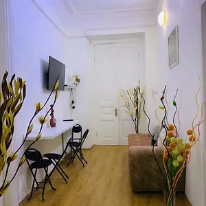 apartament-old-yard.alltbilisihotels.com/