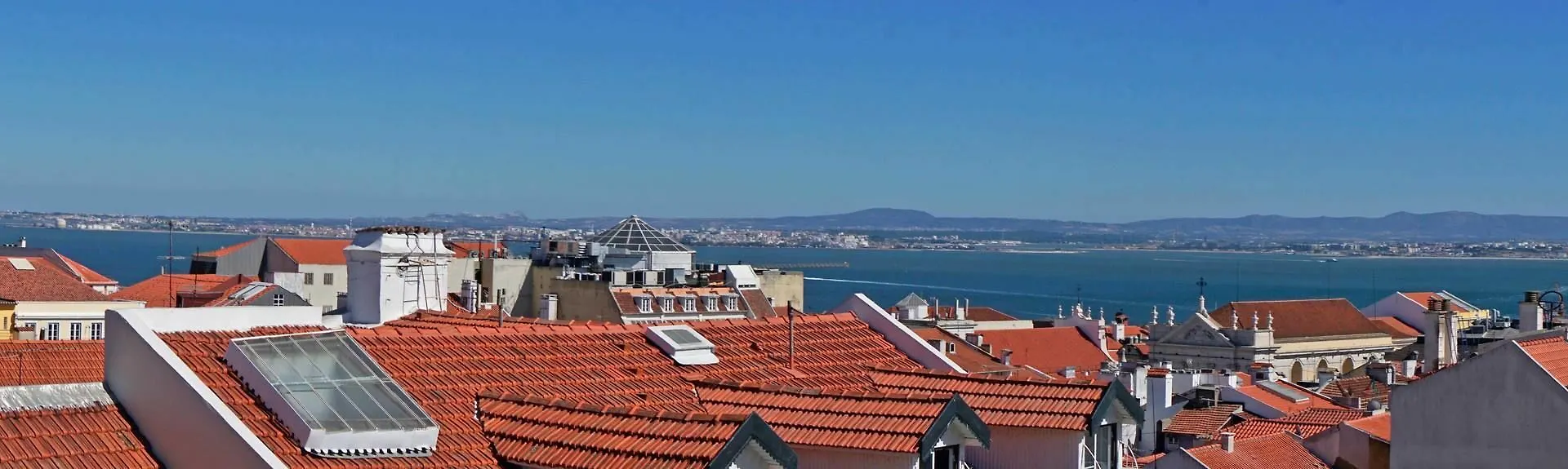Lisbon Colours Bairro Alto Apartments